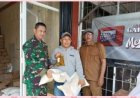 Babinsa Sayati Dampingi Penyaluran Bantuan Pangan Beras kepada Warga